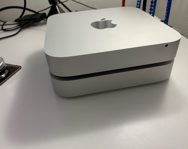 2011 Mac mini on top of 2020 Mac mini