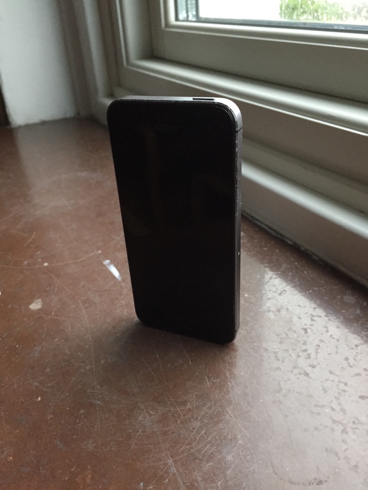 Iphone 5S, doing the monolith thing