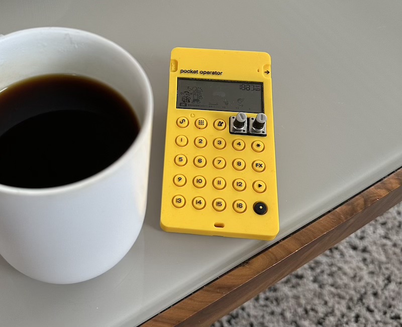 PO-33 K.O, in yellow case