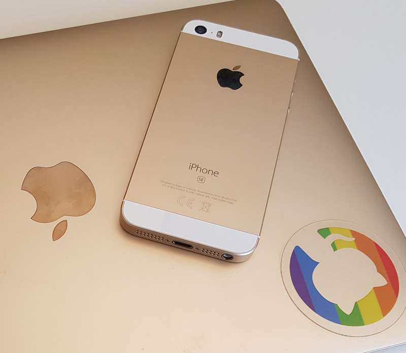 Iphone SE on top of 12-inch Macbook