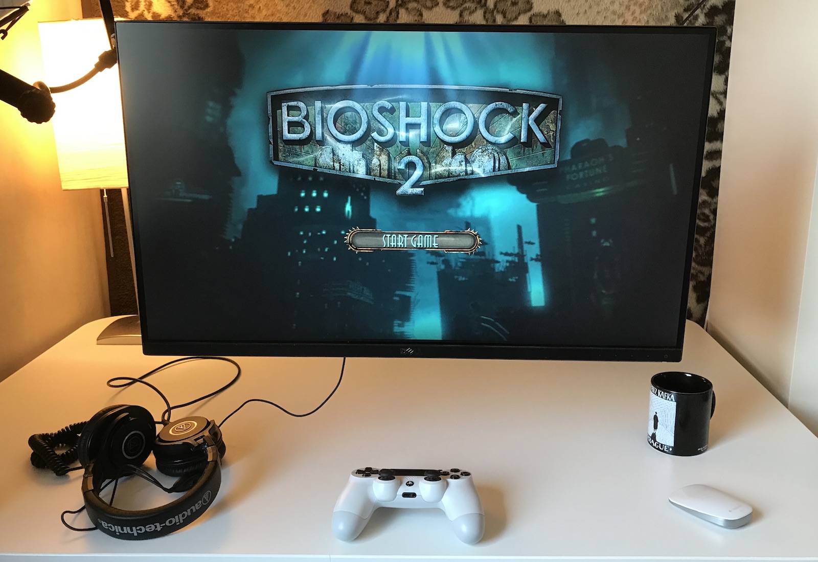 Monitor hovering on VESA arm